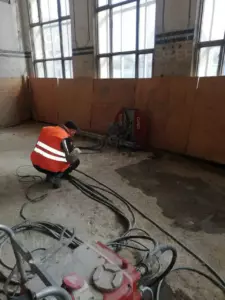 Резка настенной пилой HILTI